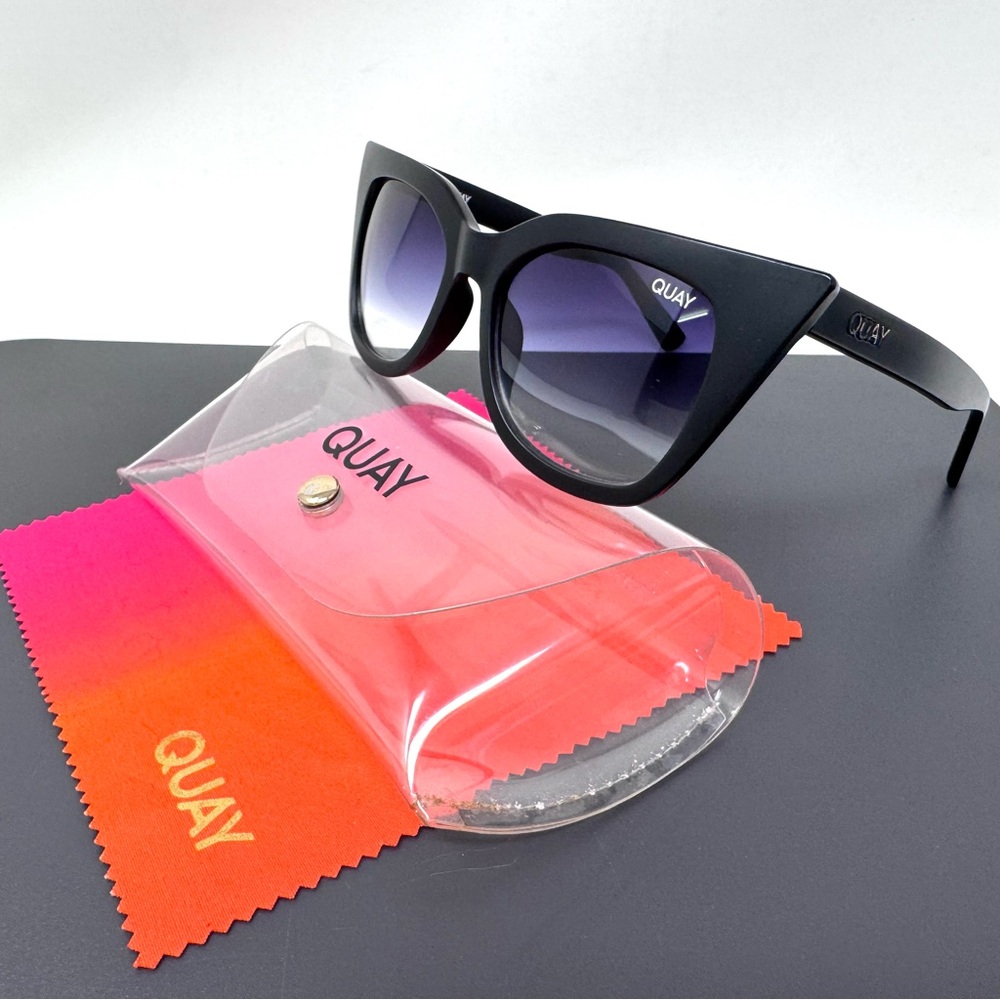 Quay Harper Matte Black w/Smoke Fade Lens Oversized Cateye Sunnies